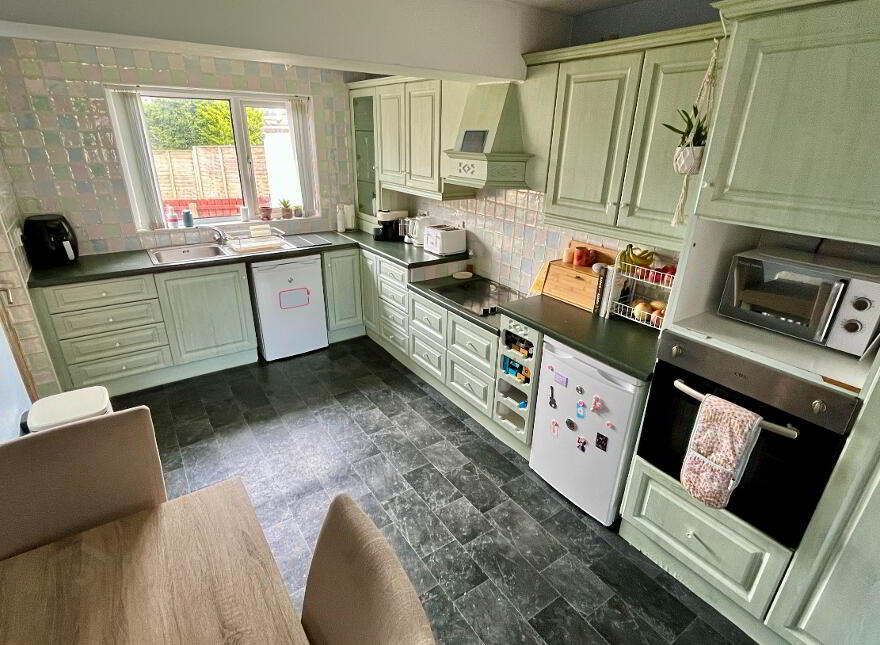 83 Ravarnet Road, Lisburn, BT27 5NF