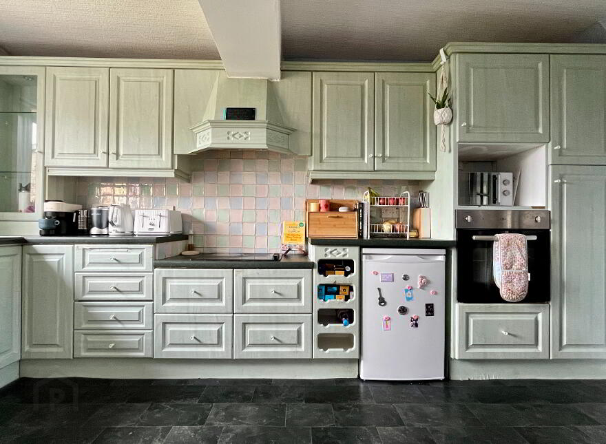 83 Ravarnet Road, Lisburn, BT27 5NF