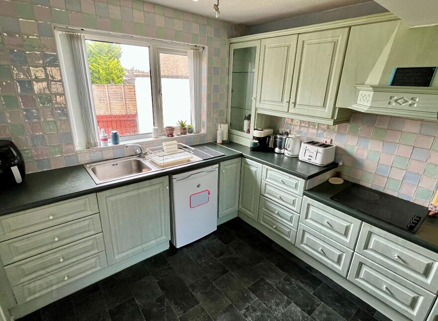 83 Ravarnet Road, Lisburn, BT27 5NF