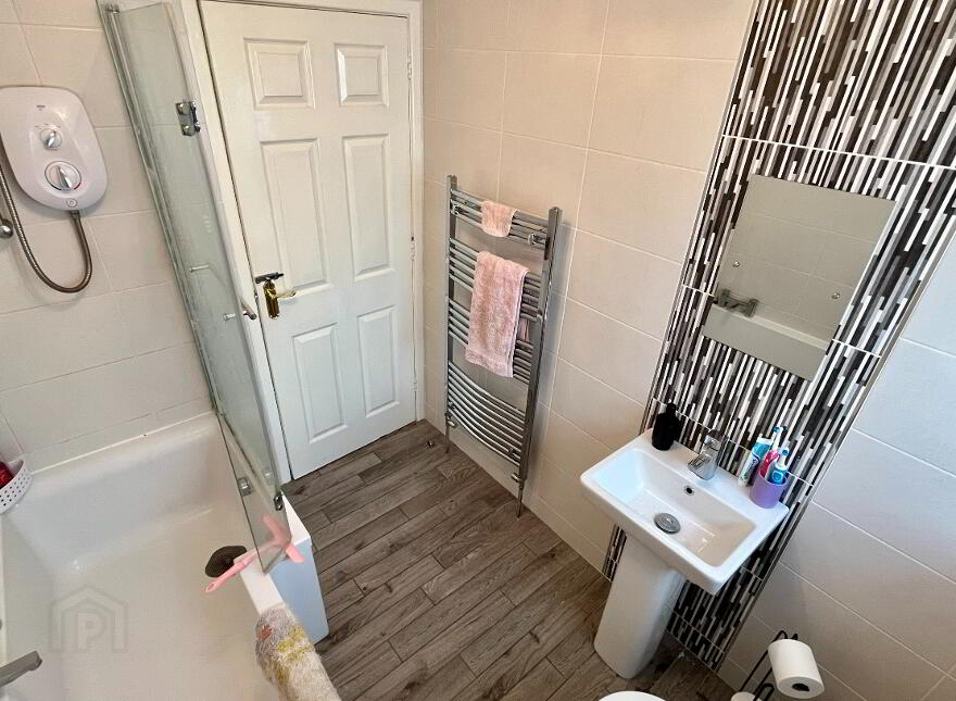 83 Ravarnet Road, Lisburn, BT27 5NF
