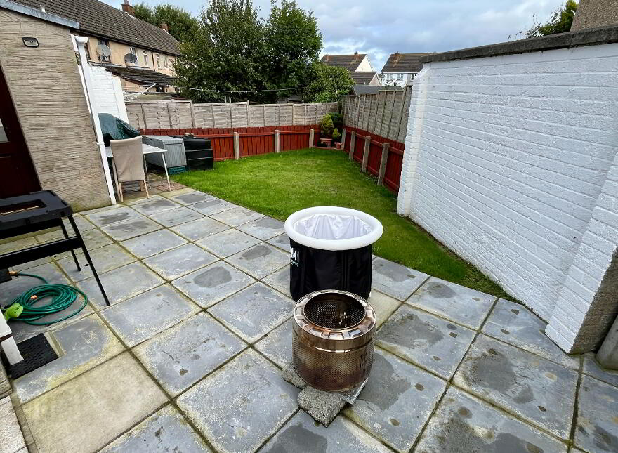 83 Ravarnet Road, Lisburn, BT27 5NF