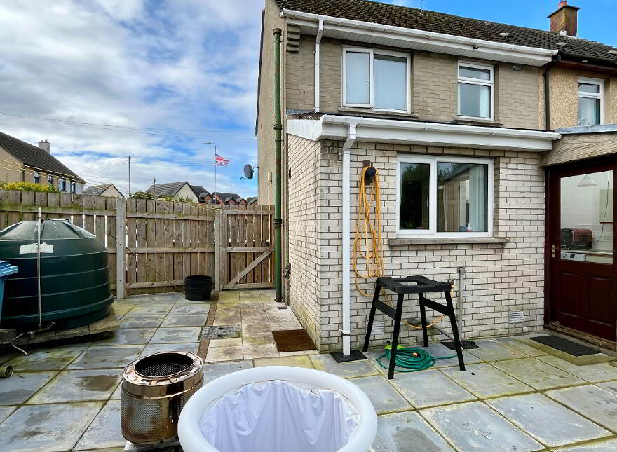 83 Ravarnet Road, Lisburn, BT27 5NF