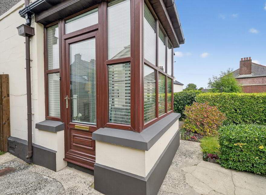 25 Belfast Road, Carrickfergus, BT38 8BY