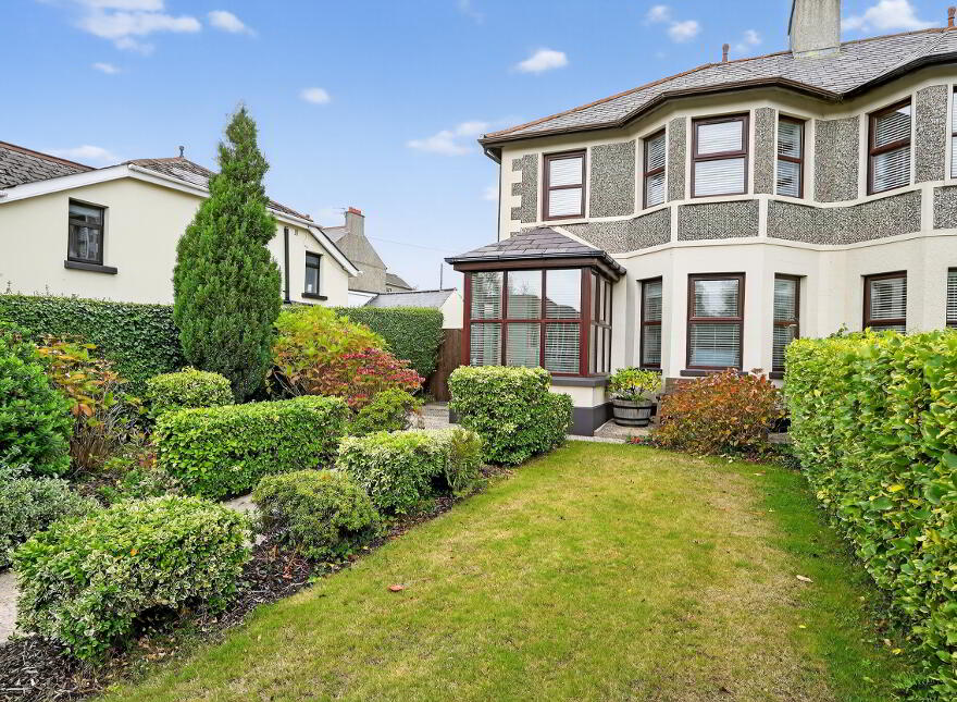 25 Belfast Road, Carrickfergus, BT38 8BY