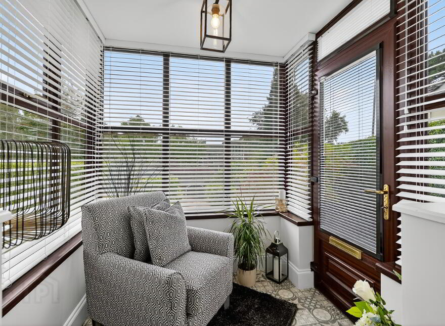 25 Belfast Road, Carrickfergus, BT38 8BY