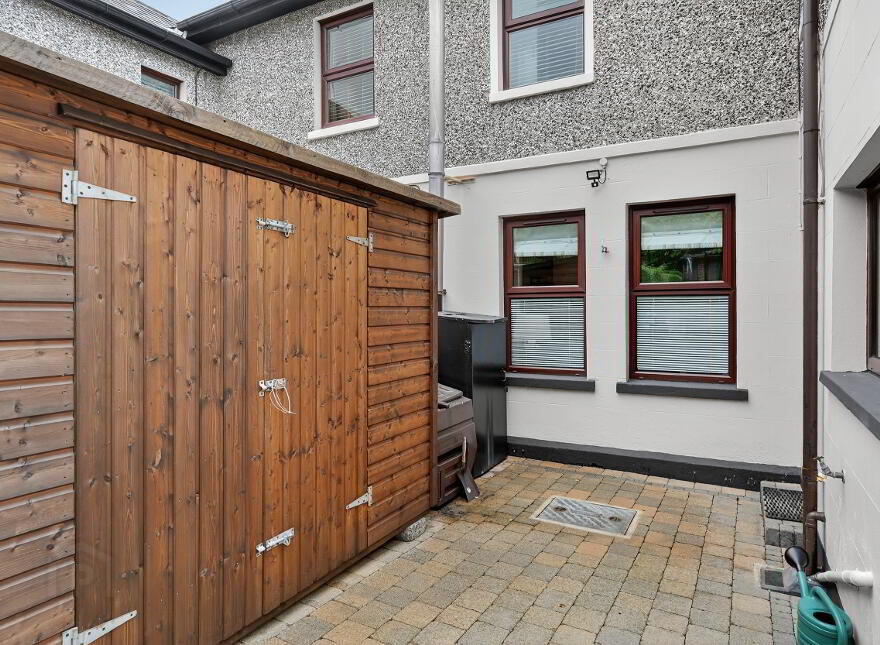 25 Belfast Road, Carrickfergus, BT38 8BY