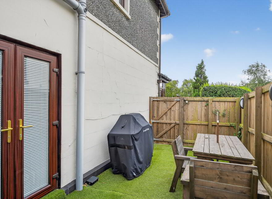 25 Belfast Road, Carrickfergus, BT38 8BY