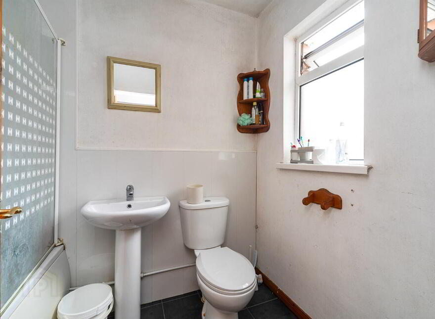14 Victoria Gardens, Dunmurry, Belfast, BT17 0AG