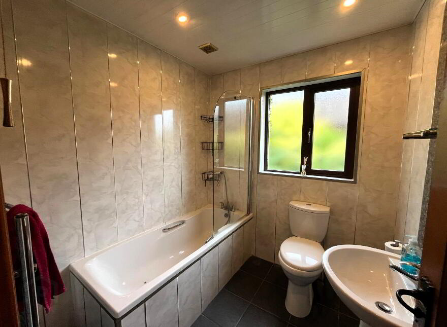 82 Broadlands, Carrickfergus, BT38 7BL
