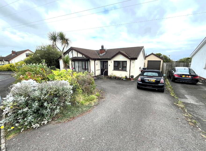 82 Broadlands, Carrickfergus, BT38 7BL photo