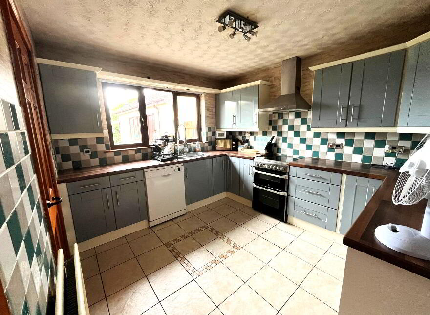 82 Broadlands, Carrickfergus, BT38 7BL