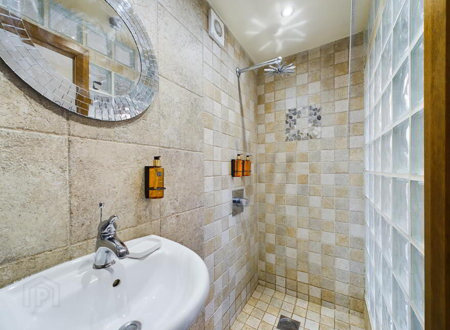375 The Gatelodge, Ormiston Gardens, Belfast, BT5 6JD