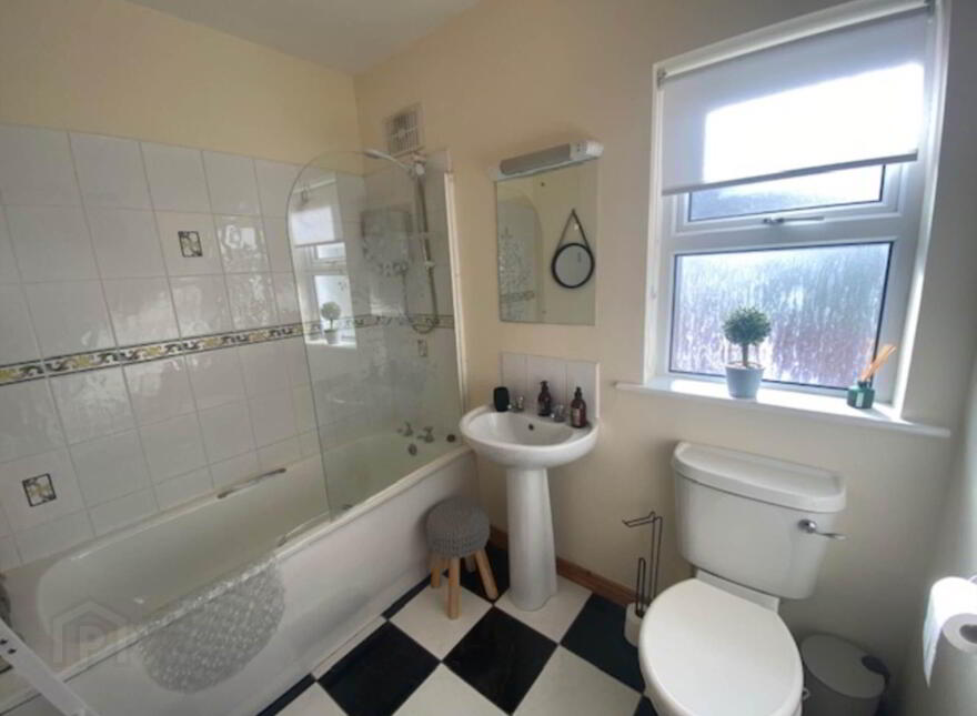 8 The Beeches, Ballybofey, F93C580