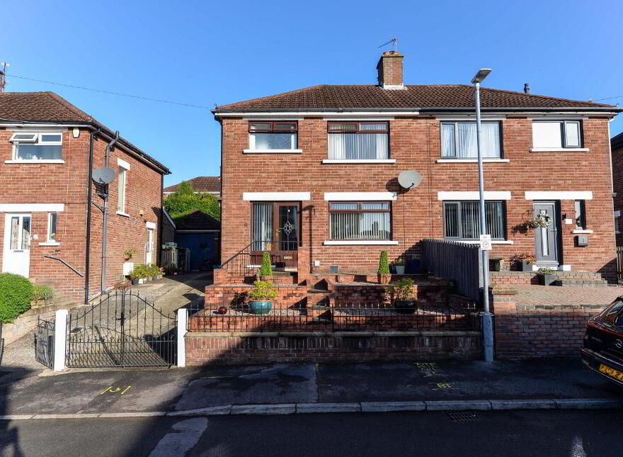 18 Orangefield Gardens, Belfast, BT5 6DP photo