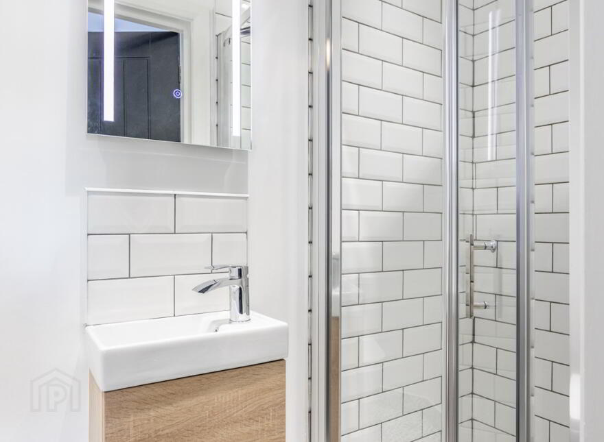 Room 5, 9 Frank Street, Belfast, BT5 4NW