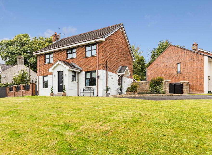 4 Church Glen, Lisburn, BT28 3FP photo