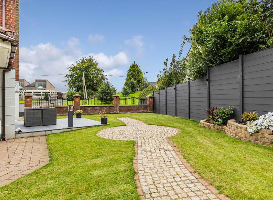 4 Church Glen, Lisburn, BT28 3FP