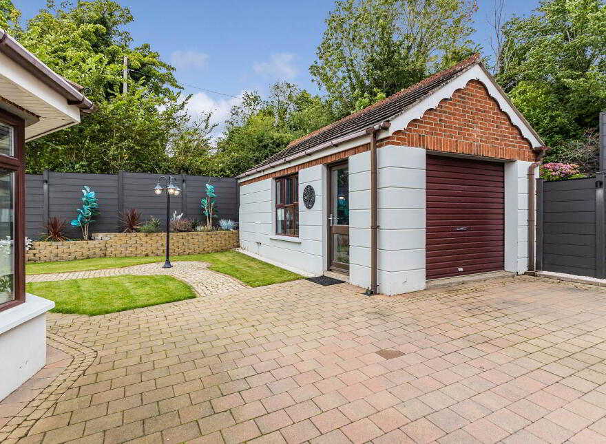 4 Church Glen, Lisburn, BT28 3FP