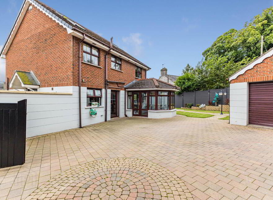 4 Church Glen, Lisburn, BT28 3FP