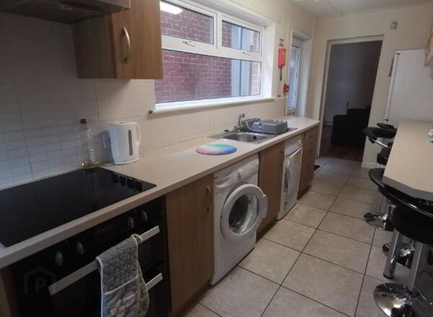 73 Tates Avenue, Belfast, BT9 7BZ