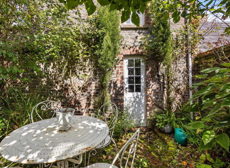 7a The Square, Hillsborough, BT26 6AG