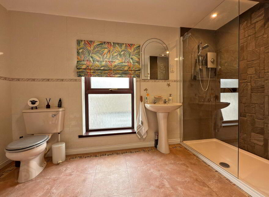 8 Lansdowne Manor, 2 Lansdowne Crescent, Portrush, BT56 8AY