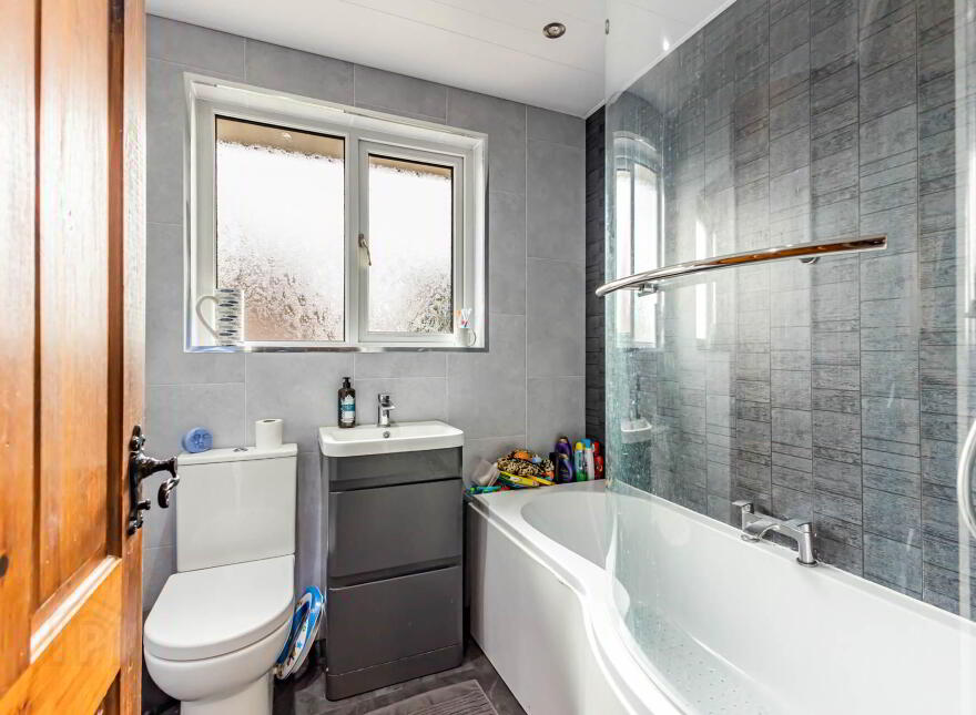 220 Killowen Grange, Lisburn, BT28 3JG