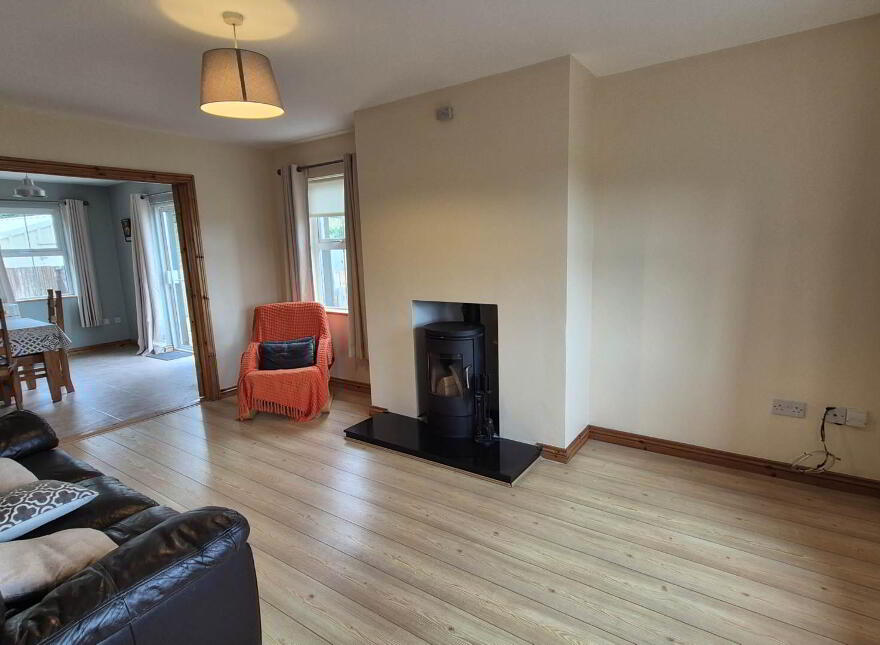 7 The Pines, Churchill, F92X0AW