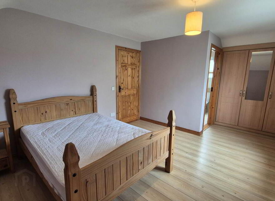 7 The Pines, Churchill, F92X0AW