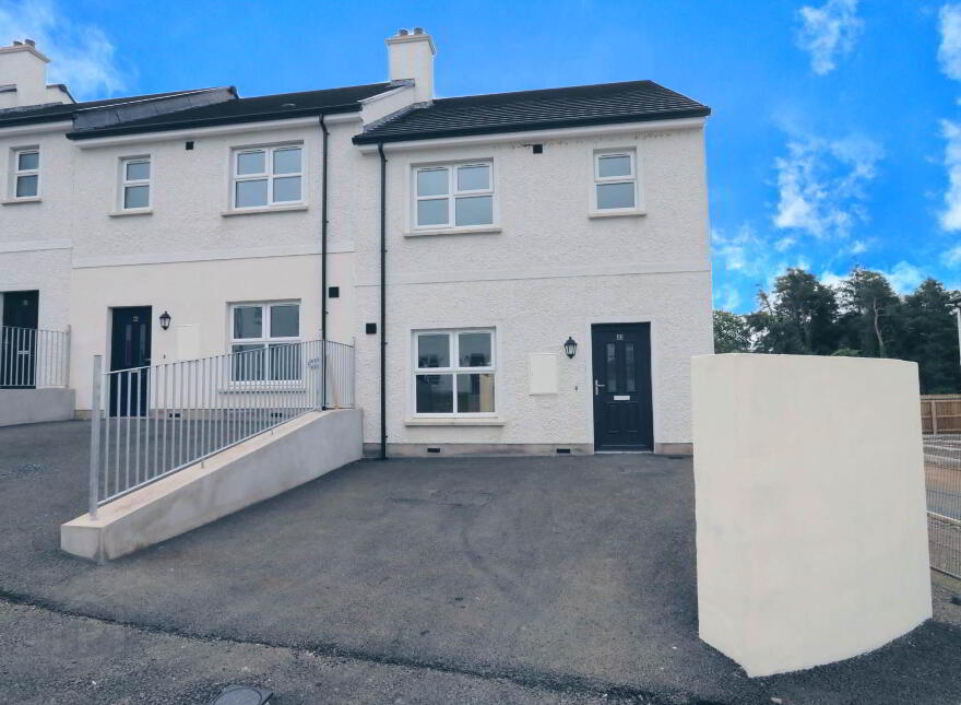 11 Castletown Brae, Fintona, BT78 2FA photo