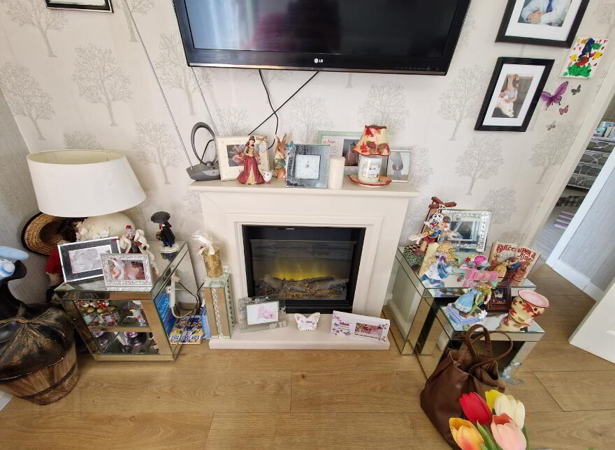 5 Whinfield Walk, Carrickfergus, BT38 8HL