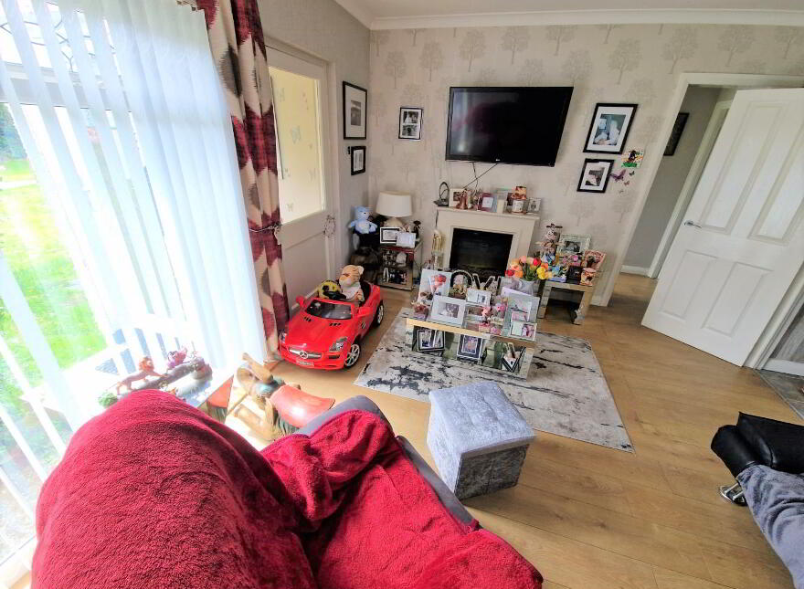 5 Whinfield Walk, Carrickfergus, BT38 8HL