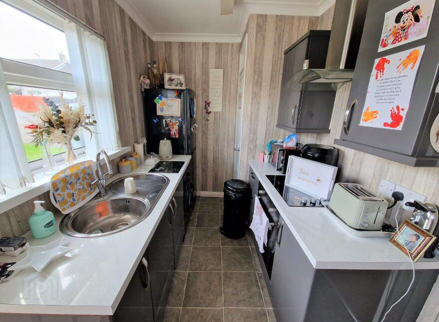5 Whinfield Walk, Carrickfergus, BT38 8HL