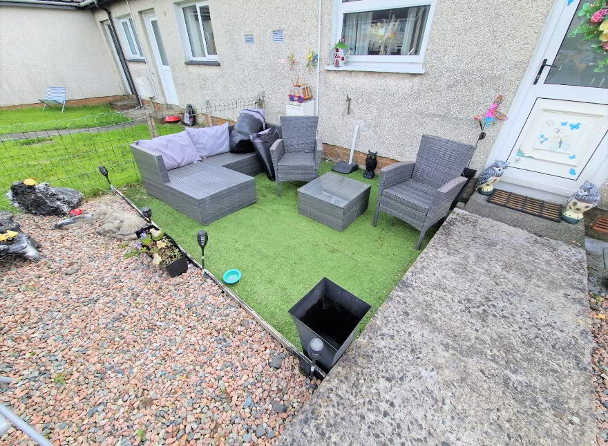 5 Whinfield Walk, Carrickfergus, BT38 8HL