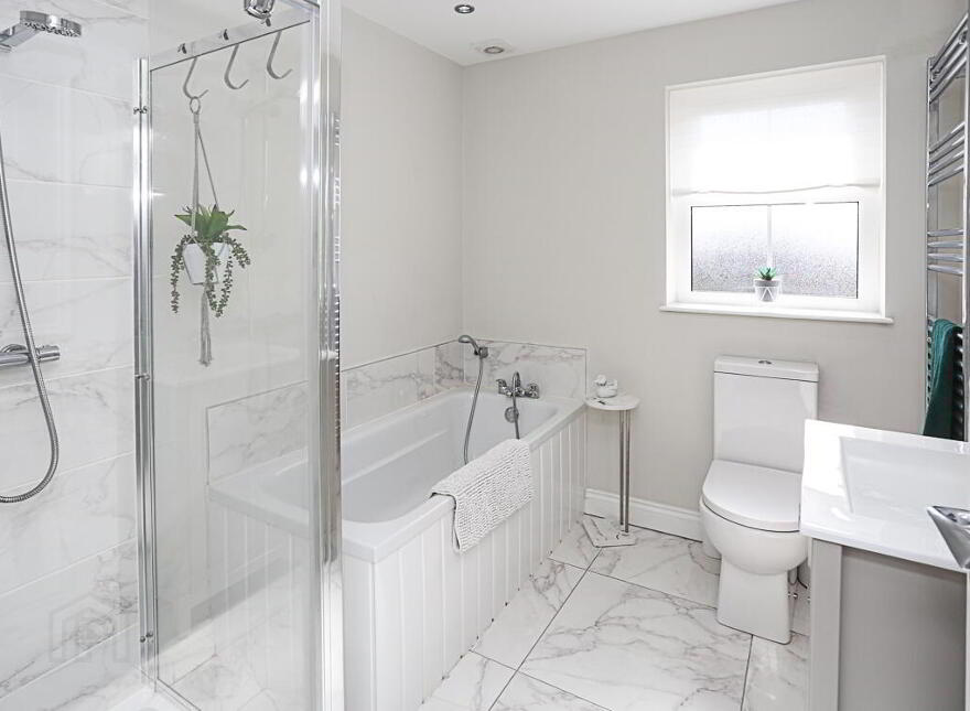 290b Comber Road, Dundonald, Belfast, BT16 1UR