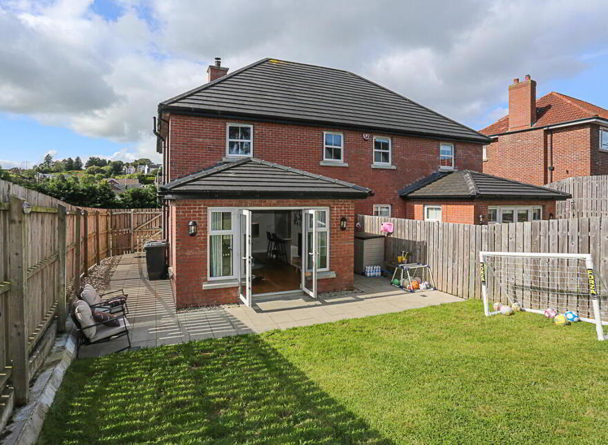 290b Comber Road, Dundonald, Belfast, BT16 1UR