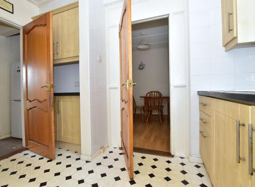 6 Waverley Avenue, Lisburn, BT28 1JS