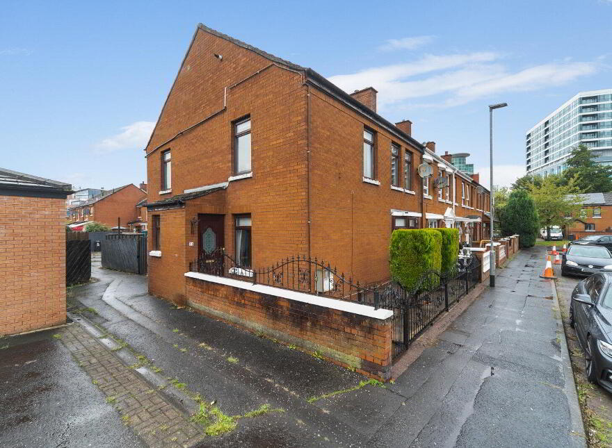 11 Friendly Way, Belfast, BT7 2DU photo