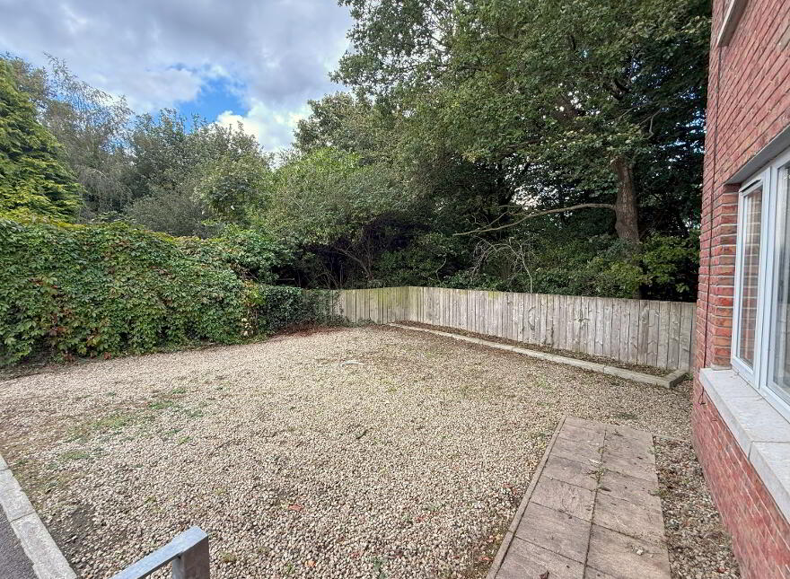 42 Pond Park Avenue, Lisburn, BT28 3JL