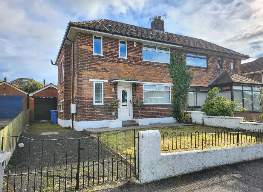 17 Rosscoole Park, Ballysillan Road, North Belfast, BT14 8JW