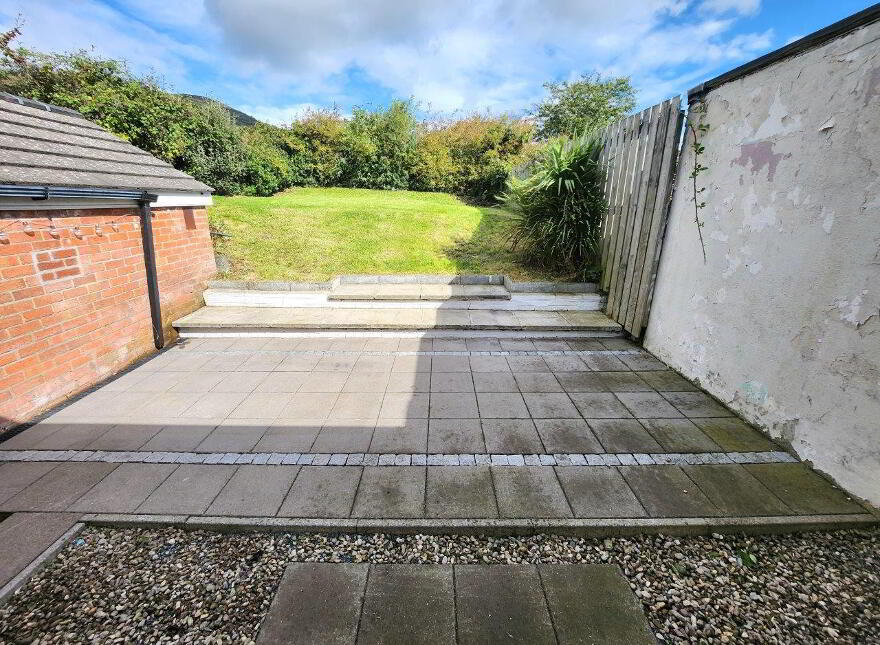 17 Rosscoole Park, Ballysillan Road, North Belfast, BT14 8JW