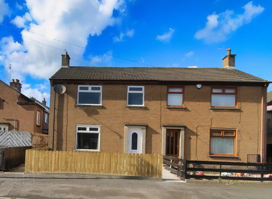 15 Donard Avenue, Newtownards, BT23 4NF photo
