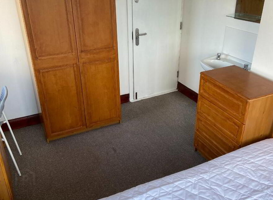 Malone Avenue, Double Room To Let, Belfast, BT9 6ER