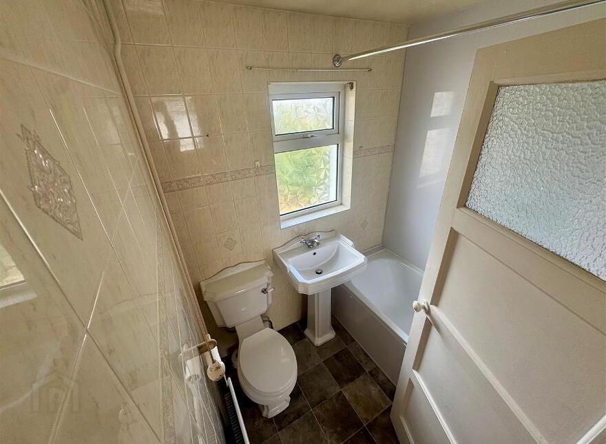 36 Knockdhu Park, Larne, BT40 2EJ