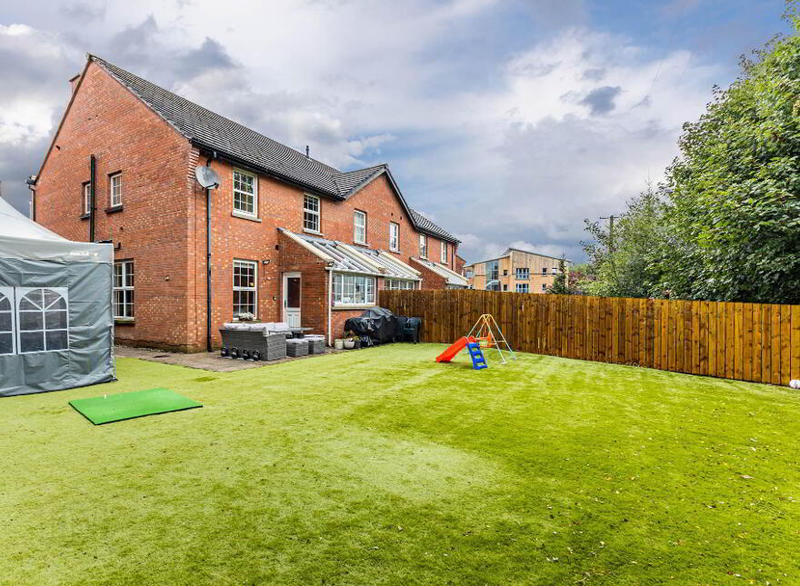 19 Killeaton Place, Dunmurry, Belfast, BT17 9HR