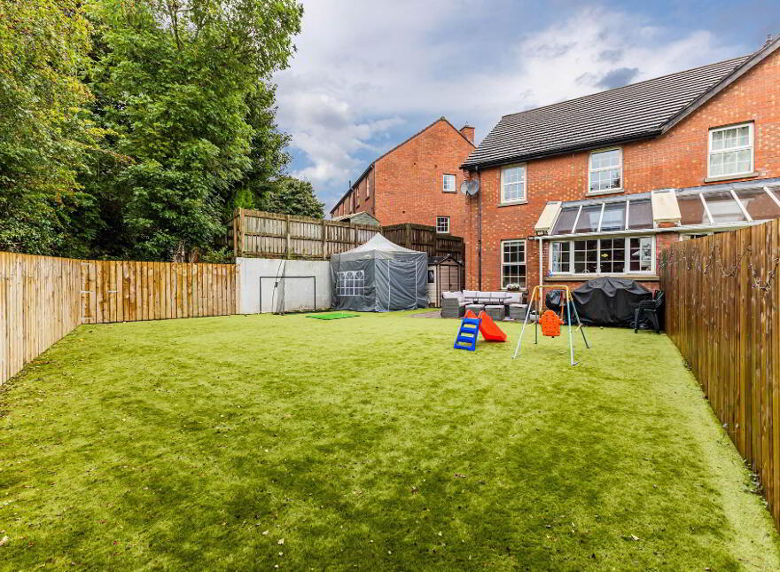 19 Killeaton Place, Dunmurry, Belfast, BT17 9HR
