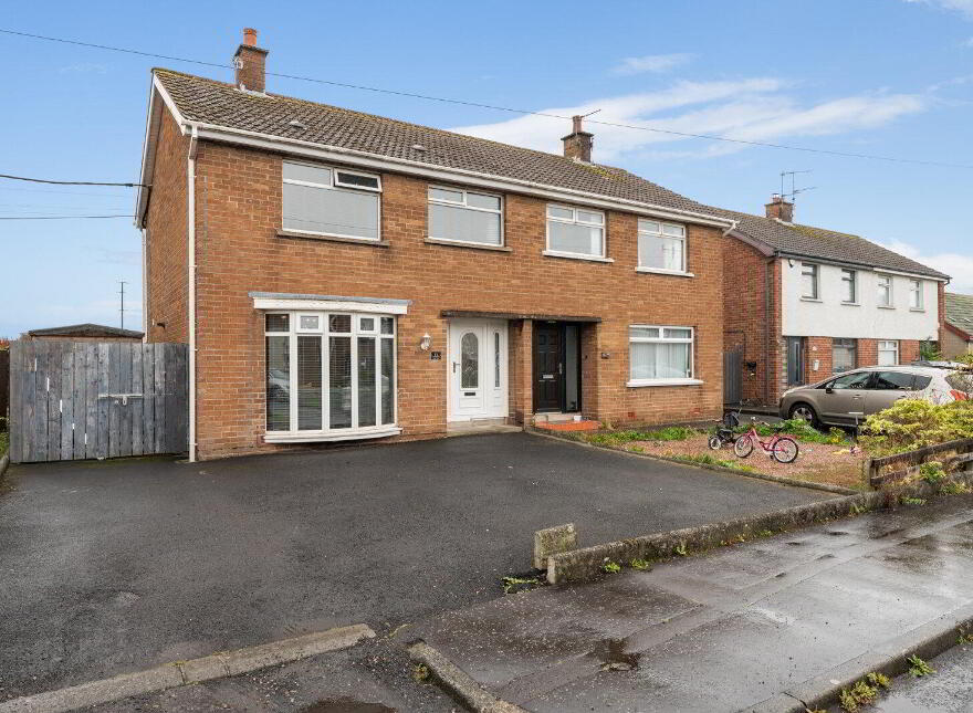 11 Longfield Gardens, Greenisland, Carrickfergus, BT38 8TR photo