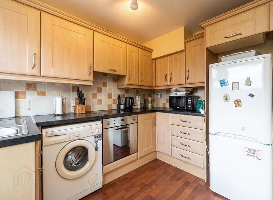 8 Winchester Gardens, Carryduff, Belfast, BT8 8QE