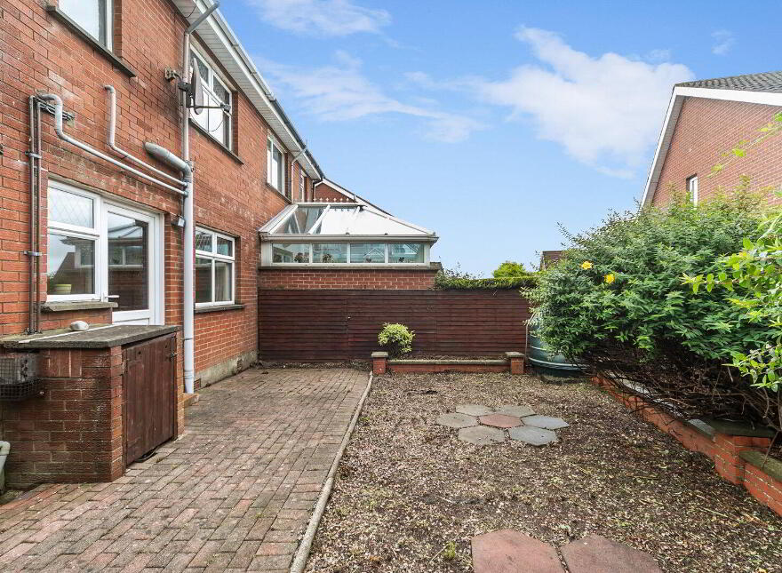 8 Winchester Gardens, Carryduff, Belfast, BT8 8QE