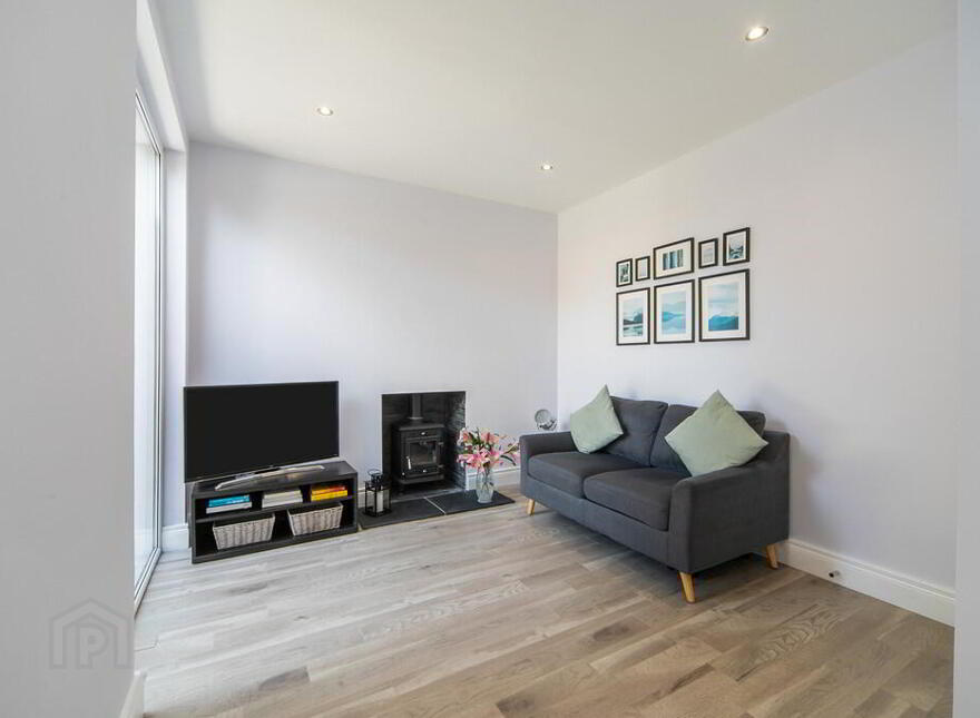 16 Loopland Park, Belfast, BT6 9DY